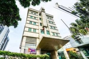 Kantor  375m2 disewakan  di Mutiara Building Jl. Mampang Prapatan Raya no. 106, Jakarta  12760. Harga sewa: Rp. 67.500.000,- / bulan  Bila butuh Info lebih lanjut, silahkan hubungi no (Telp/Wa) di atas  :  Panji  081319526853 0858 14288 429   *Membantu un