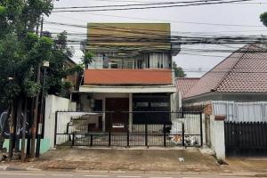 Sewa Bangunan 2 lantai , Luas 300m2 di Jl.Dewi Sartika, Jakarta Timur