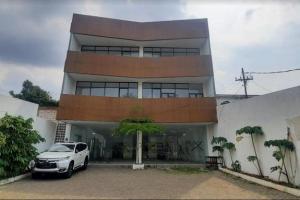 Dijual 1 Unit Ruko 3 Lantai , Luas 353m2 di Jl.  Pahlawan Revolusi,Duren Sawit 