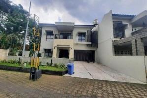 Dijual Rumah Lux,  2 Lantai di Kompleks The Villas at  Kebagusan  Jakarta Selatan 