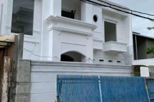 DIJUAL RUMAH MEWAH AMERICAN CLASSIC di Cempaka Putih Tengah, Jakarta Pusat