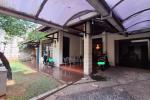 Dijual Rumah Klasik 2 Lantai SHM Lokasi Strategis di Area Tebet