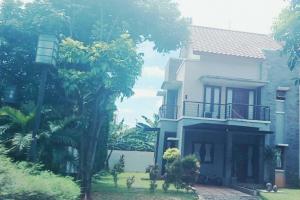Rumah Cantik, 2 Lantai, SHM, Siap Huni di Raffles Hills Cibubur