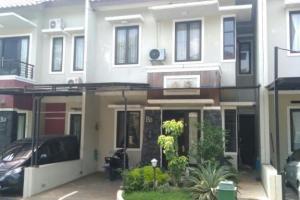 Rumah Cantik, 2 Lantai, SHM, Siap Huni di D&#039;ARDEN, Jagakarsa