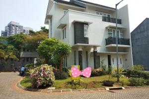 Rumah 3 Lantai, Hook, Asri &amp; Nyaman di Bona Indah Residence