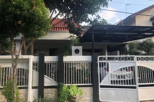 Rumah 2 LT Mewah dan Nyaman di Komplek IKIP Duren Sawit Jaktim