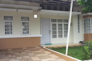 Rumah Dijual Nyaman dan Luas Semi Furnished di Cibubur Country