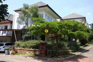 Rumah Second 2 LT Dijual Mewah dan Nyaman di Pancoran Mas Depok