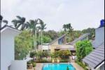 Rumah dengan view kolam renang di Bintaro  Jombang 