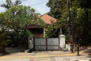 Rumah Hook, Pinggir Jalan Besar Slamet Riyadi, Matraman, Jakarta Timur