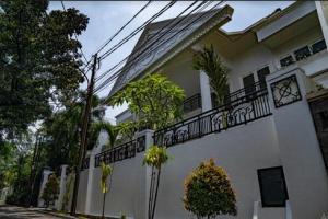 Disewakan Rumah 600m2  di Jl. Terusan Hang Lekir V, Jakarta Selatan